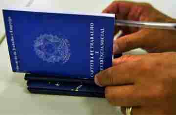  Aumento de carteira assinada no Brasil é sustentado, diz IBGE 